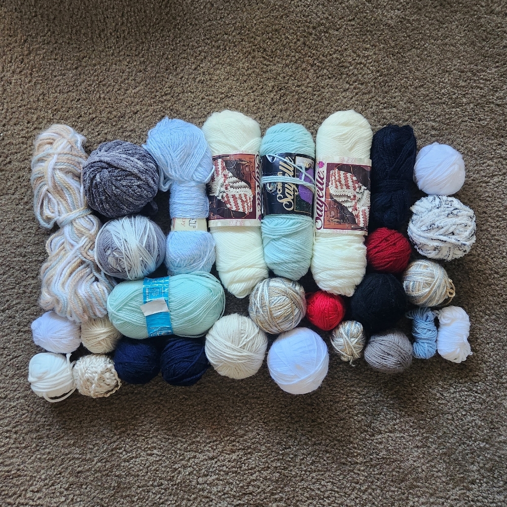 Miscellaneous Lot of Yarn